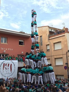 2 de 9 amb folre i manilles dels Verds